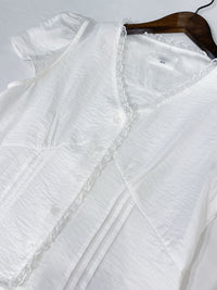 Tulip, Blouse 精緻通花領口寬鬆修腰線上衣/ BU9052