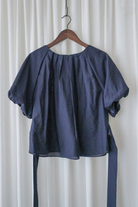 Pleated Tie-waist Top 簡約光澤深藍綁帶上衣/ TP9169