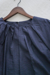 Pleated Tie-waist Top 簡約光澤深藍綁帶上衣/ TP9169