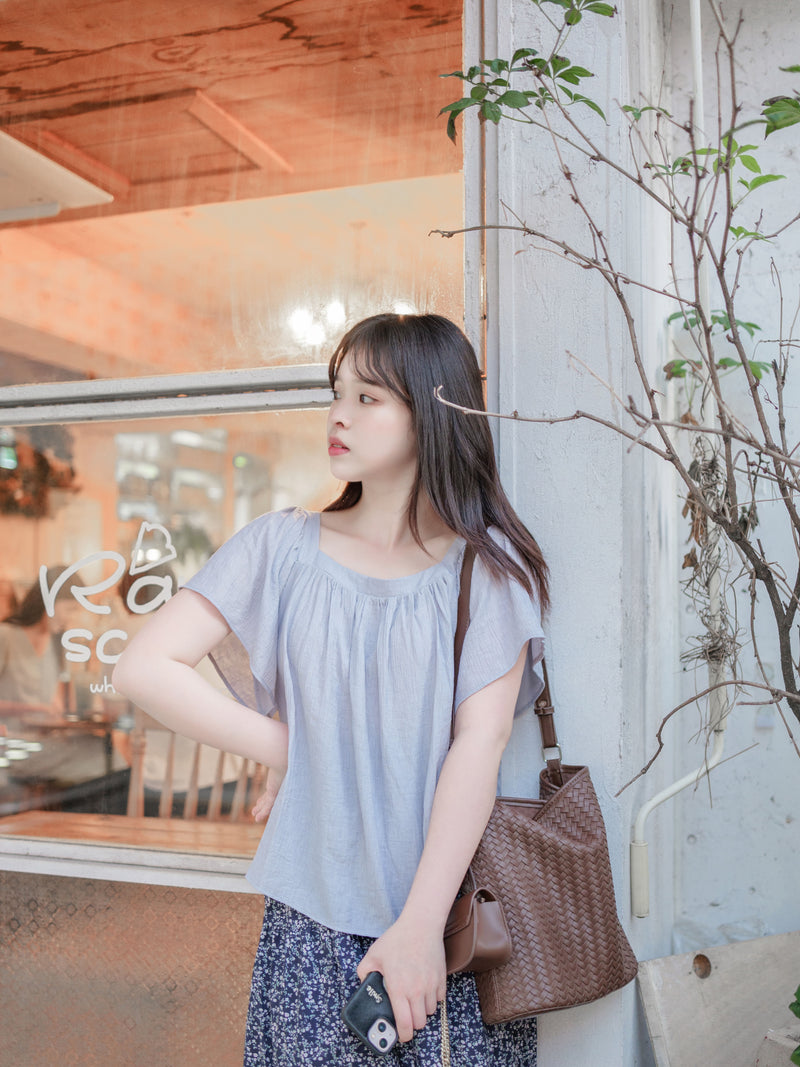 Square Neck Blouse 溫柔方領傘袖上衣/ TP9176