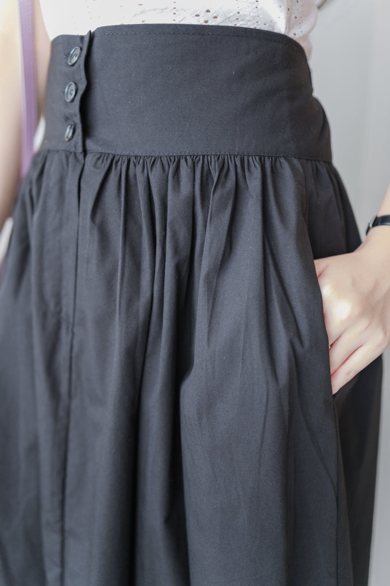 Button Skirt 腰封修腰設計口袋半裙/ SK8899 (black sold out)