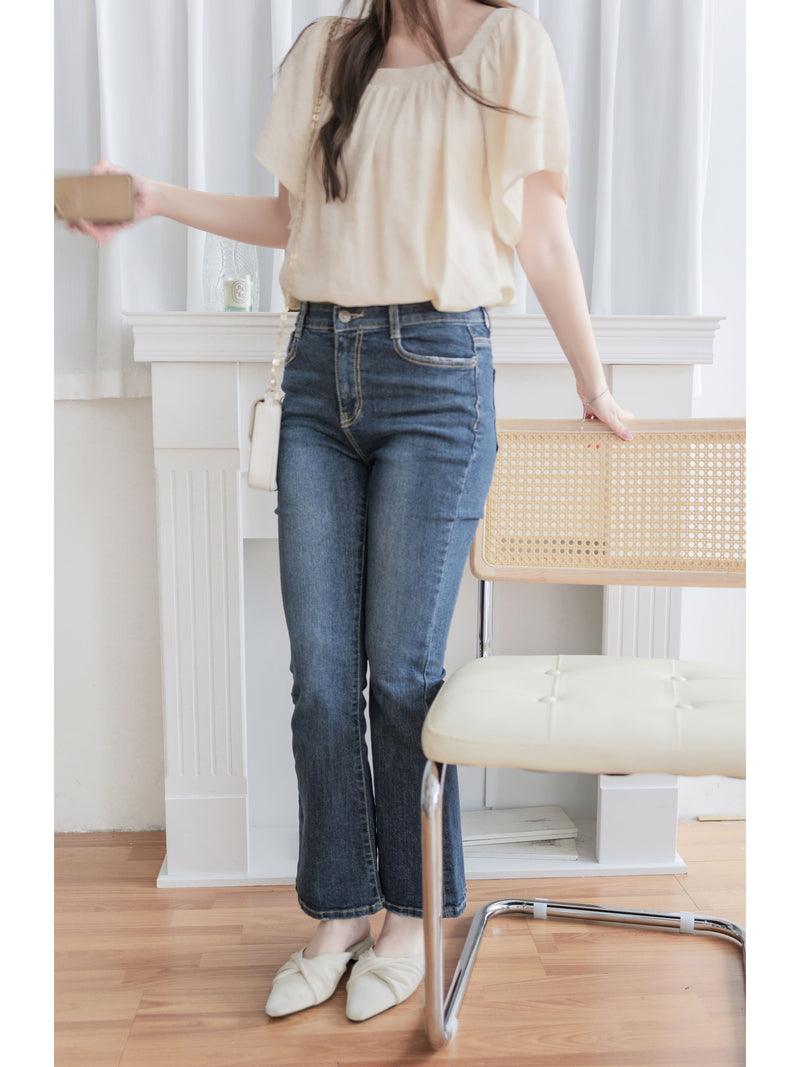 Square Neck Blouse 溫柔方領傘袖上衣/ TP9176