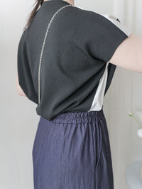 Classic Knit Top 經典黑白拼色顯瘦彈性上衣 / TP9171