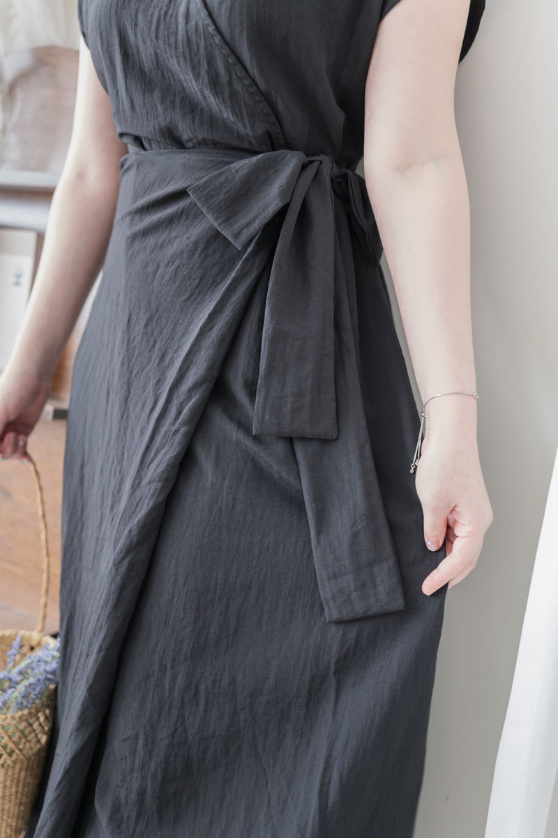 Wrap Dress 舒適顯瘦疊領綁帶修腰連身裙/ DS9985