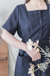 （BEST Intent made 獨家款）Navy Belt Dress 深藍方領口藍調雲石方釦腰帶連身裙/ DS3001