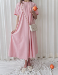（ V Pleated Dress 裙身顯瘦車褶設計日常連身裙/ DS9631 （black sold out)