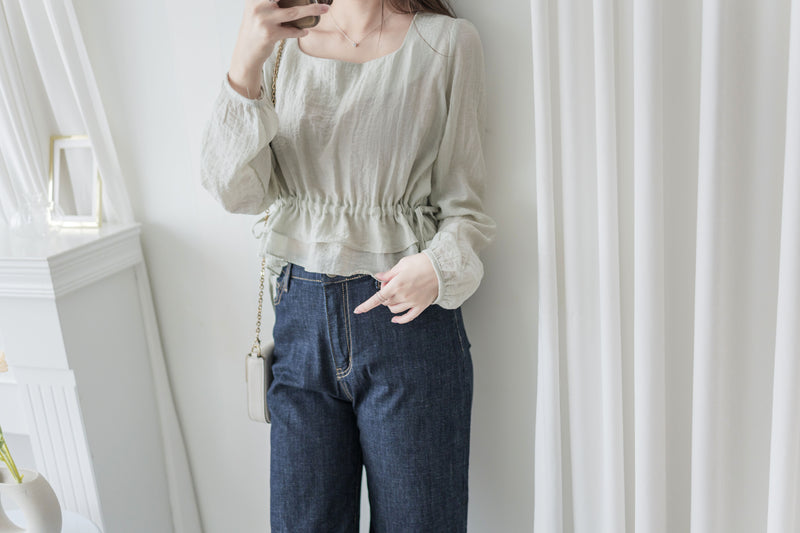 Ruffle Collar Blouse 微光澤顯鎖骨方領修腰上衣/ BU9121