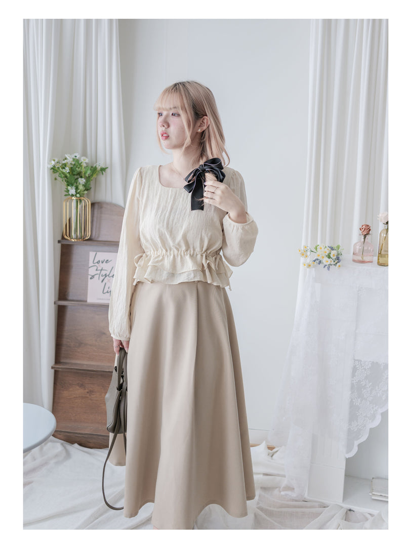 Ruffle Collar Blouse 微光澤顯鎖骨方領修腰上衣/ BU9121