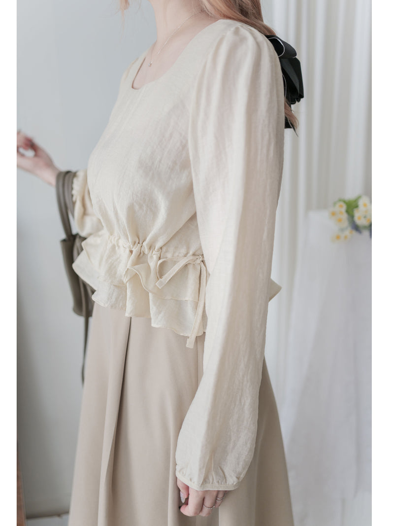 Ruffle Collar Blouse 微光澤顯鎖骨方領修腰上衣/ BU9121