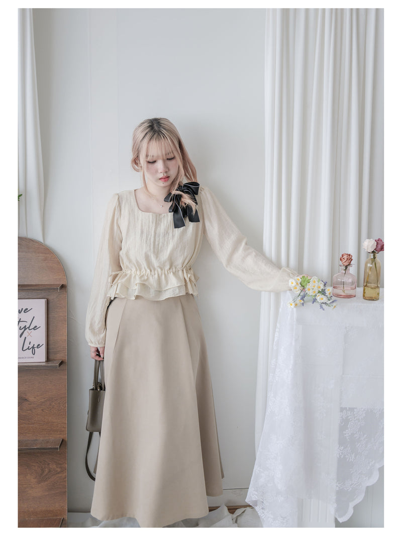 Ruffle Collar Blouse 微光澤顯鎖骨方領修腰上衣/ BU9121