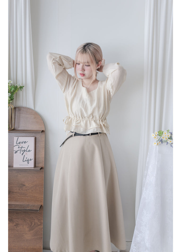 Ruffle Collar Blouse 微光澤顯鎖骨方領修腰上衣/ BU9121