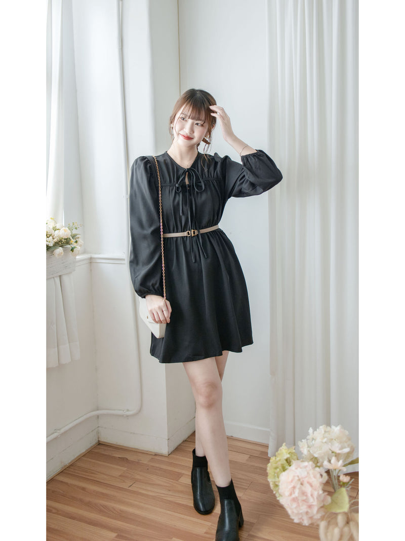 Ribbon Dress 蝴蝶綁帶設計隨性膝上連身裙/ DS1013