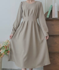 【現貨限量回歸 beige ONLY】Pleated Waist Dress 腰間車褶極顯瘦連身裙/ DS9667
