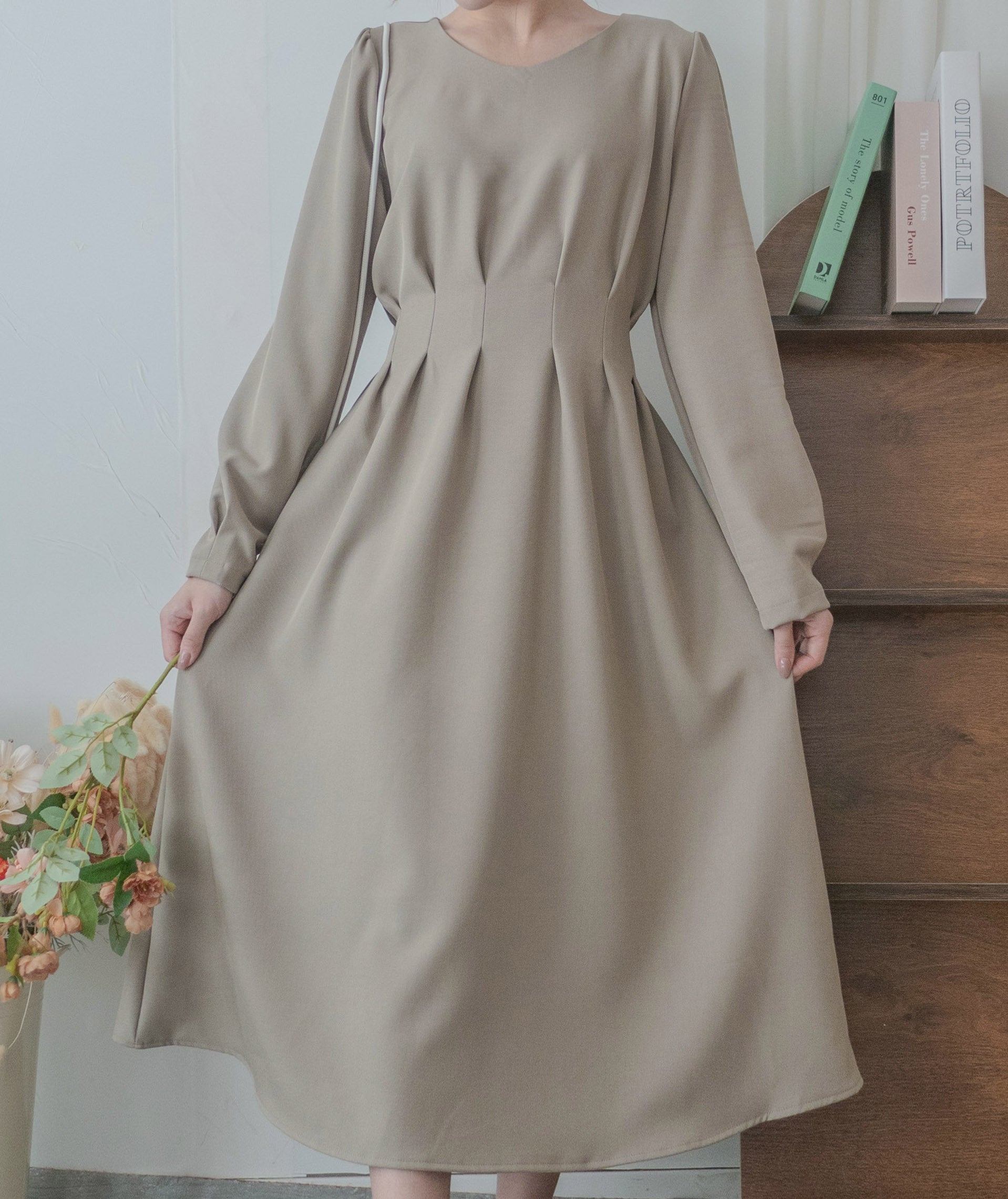 【現貨限量回歸 beige ONLY】Pleated Waist Dress 腰間車褶極顯瘦連身裙/ DS9667