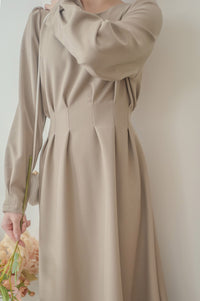 【現貨限量回歸 beige ONLY】Pleated Waist Dress 腰間車褶極顯瘦連身裙/ DS9667