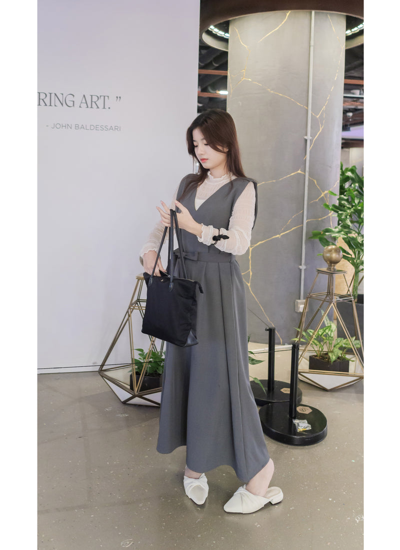 [限量現貨回歸]  Vest Belt Dress 防皺V領中間修飾線修腰背心裙/ DS9665