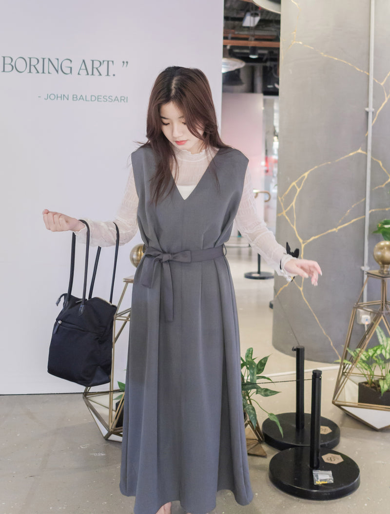 [限量現貨回歸]  Vest Belt Dress 防皺V領中間修飾線修腰背心裙/ DS9665