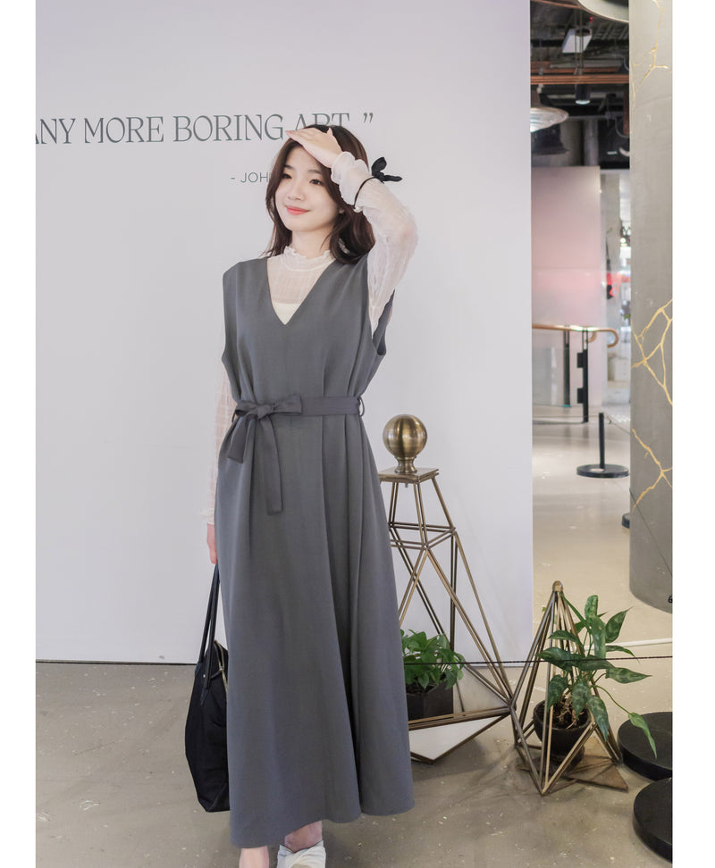 [限量現貨回歸]  Vest Belt Dress 防皺V領中間修飾線修腰背心裙/ DS9665