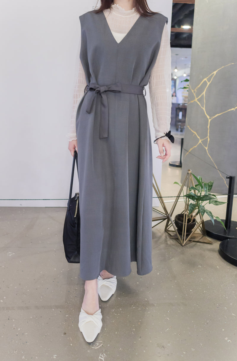 [限量現貨回歸]  Vest Belt Dress 防皺V領中間修飾線修腰背心裙/ DS9665