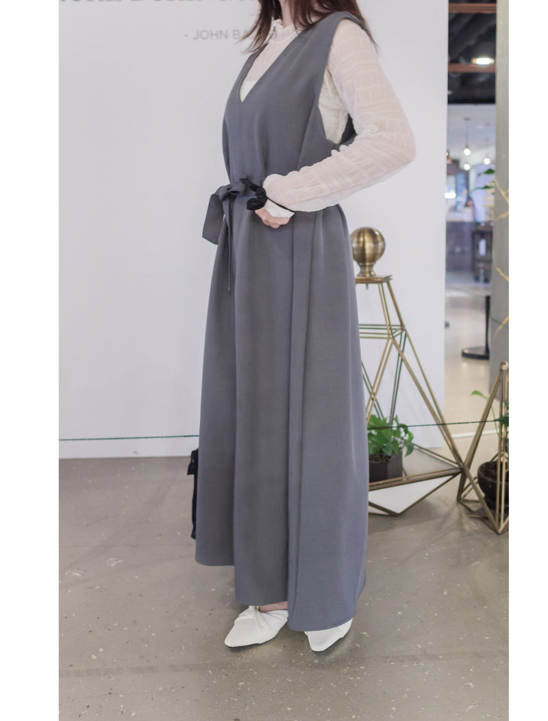 [限量現貨回歸]  Vest Belt Dress 防皺V領中間修飾線修腰背心裙/ DS9665
