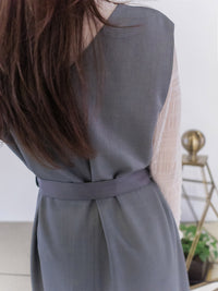 [限量現貨回歸]  Vest Belt Dress 防皺V領中間修飾線修腰背心裙/ DS9665