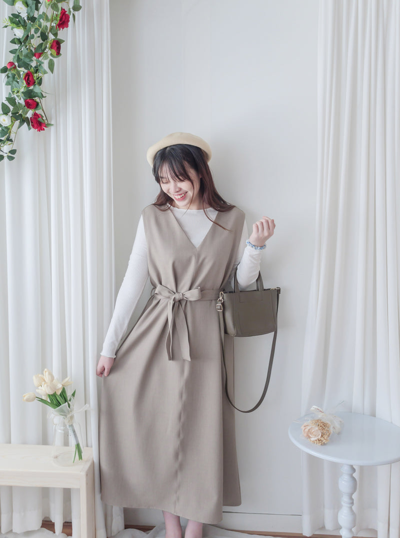 [限量現貨回歸]  Vest Belt Dress 防皺V領中間修飾線修腰背心裙/ DS9665