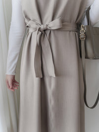 [限量現貨回歸]  Vest Belt Dress 防皺V領中間修飾線修腰背心裙/ DS9665