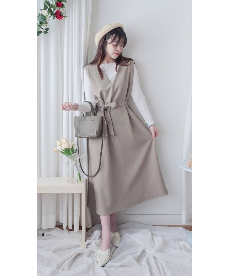 [限量現貨回歸]  Vest Belt Dress 防皺V領中間修飾線修腰背心裙/ DS9665
