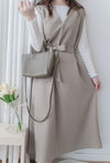 [限量現貨回歸]  Vest Belt Dress 防皺V領中間修飾線修腰背心裙/ DS9665