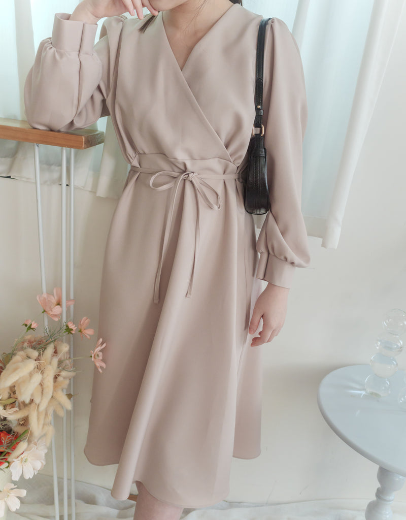 [限量現貨回歸]  Only Alice Dress 疊領日常優雅顯瘦弧腰線修腰連身裙/ DS9704