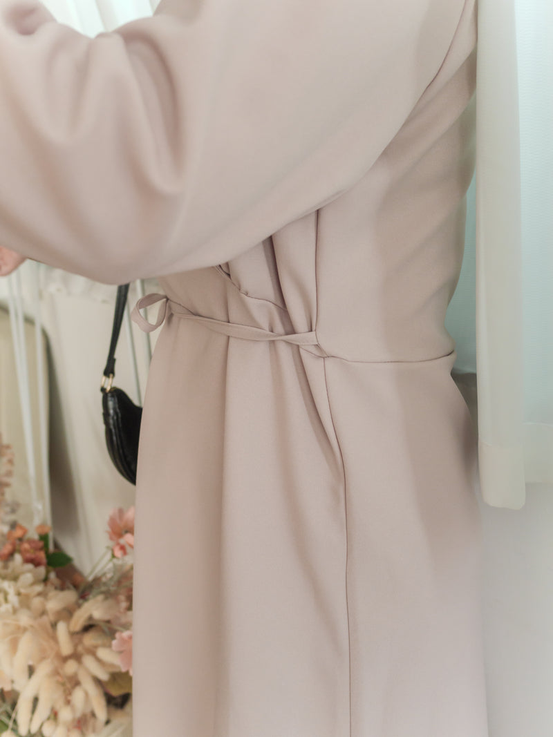 [限量現貨回歸]  Only Alice Dress 疊領日常優雅顯瘦弧腰線修腰連身裙/ DS9704