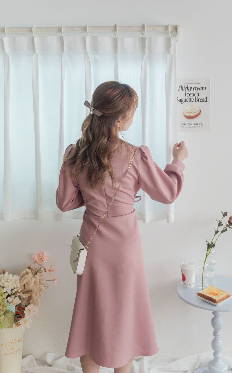 [限量現貨回歸]  Only Alice Dress 疊領日常優雅顯瘦弧腰線修腰連身裙/ DS9704