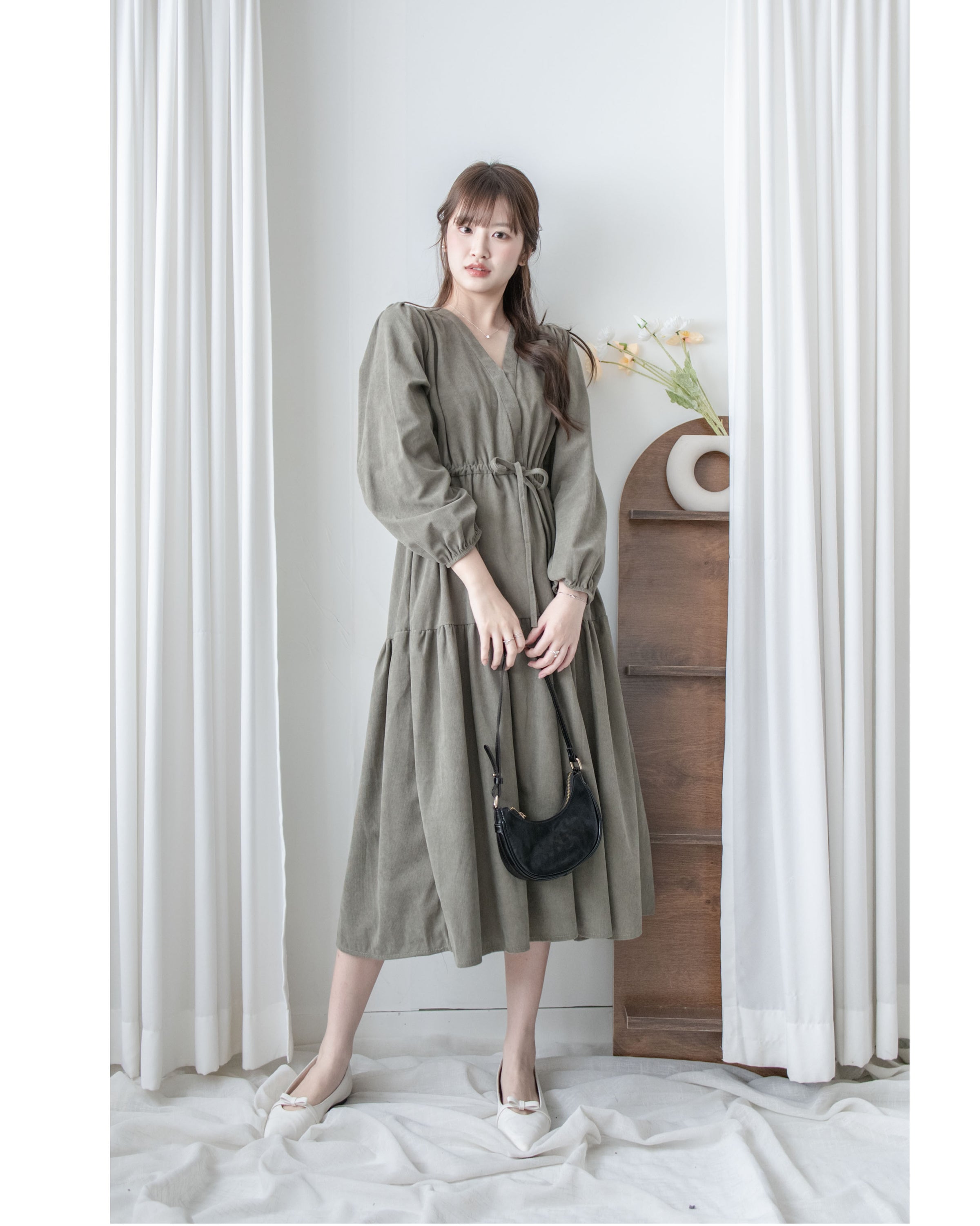 Sophie Dress 柔軟擋風燈芯絨V領連身裙/ DS1031