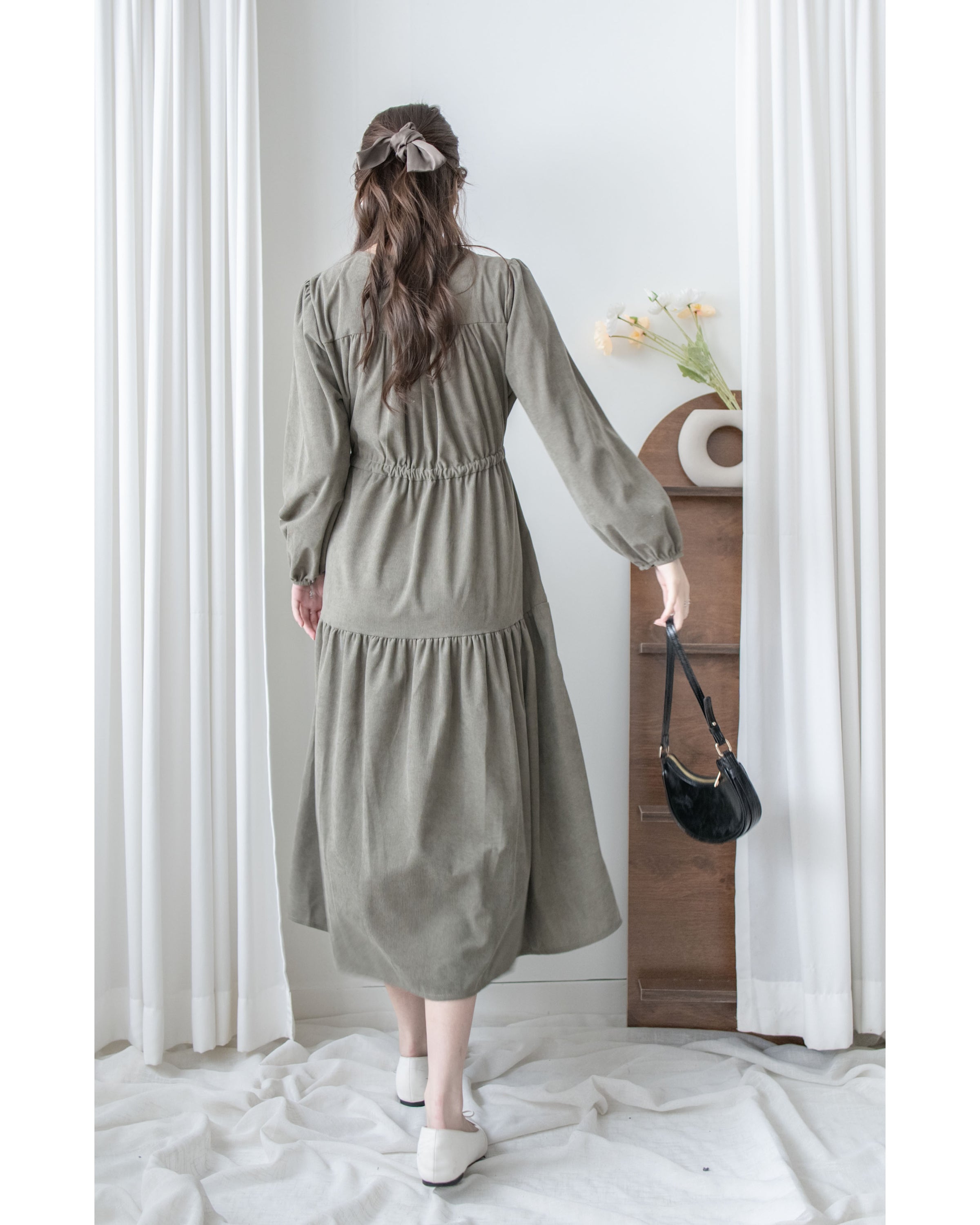 Sophie Dress 柔軟擋風燈芯絨V領連身裙/ DS1031