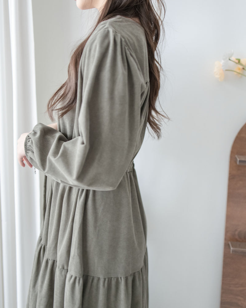 Sophie Dress 柔軟擋風燈芯絨V領連身裙/ DS1031