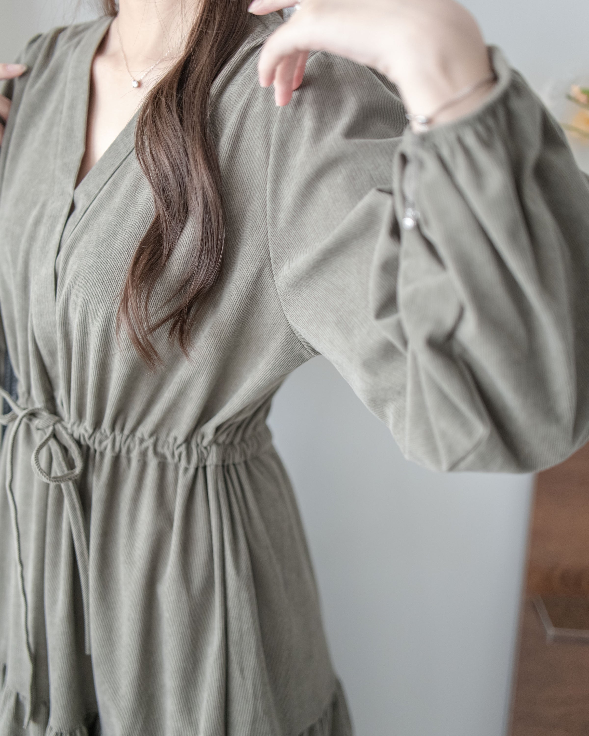 Sophie Dress 柔軟擋風燈芯絨V領連身裙/ DS1031