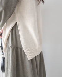 Ivory Vest 百搭垂感肩線V領針織背心 / KT8185