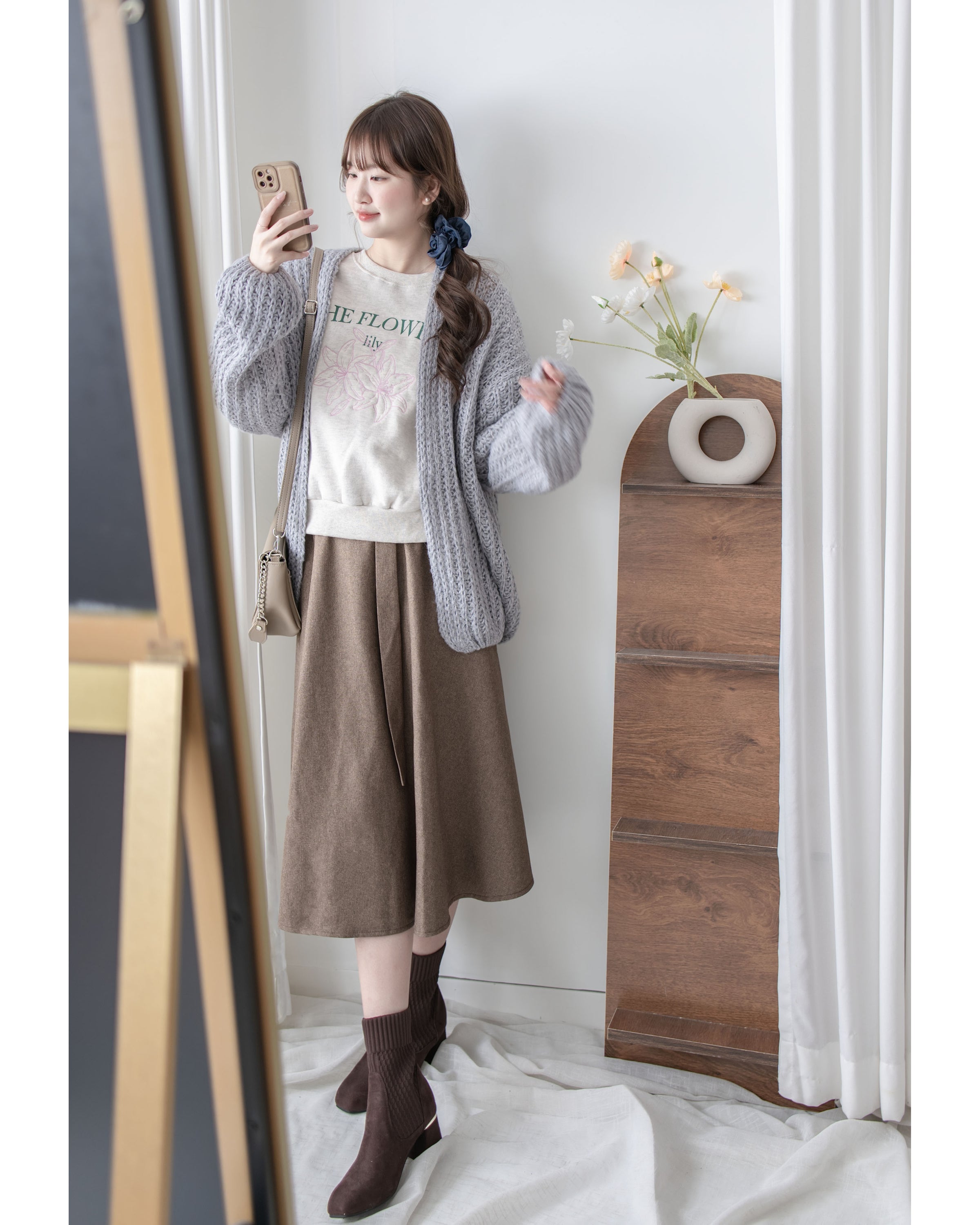 Embroidery Lily Top  花朵刺繡印花衛衣/ TP9196