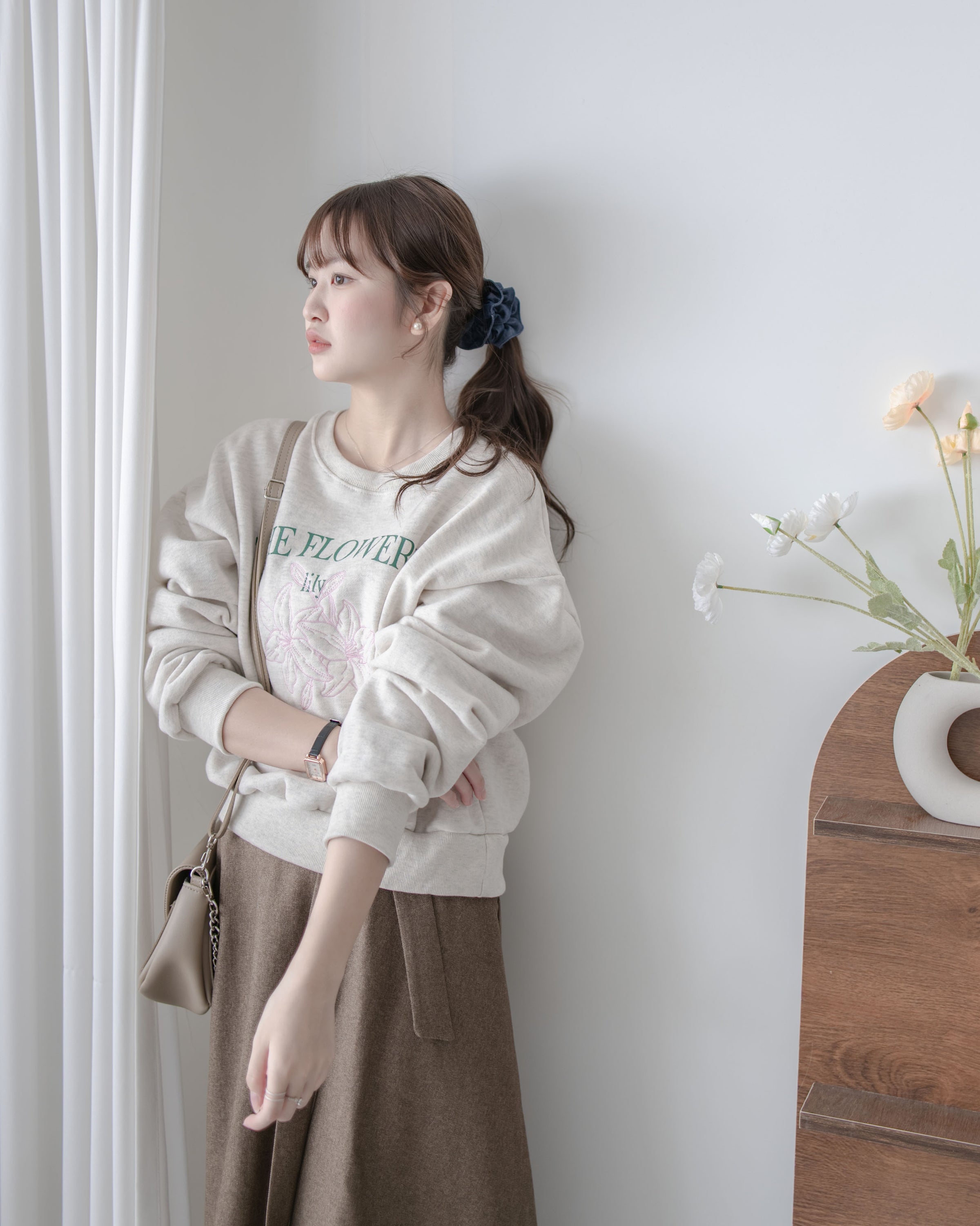 Embroidery Lily Top  花朵刺繡印花衛衣/ TP9196