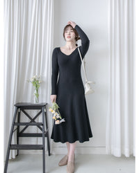 Knit Black Dress 弧形V領顯瘦彈性小黑裙/ DS1021