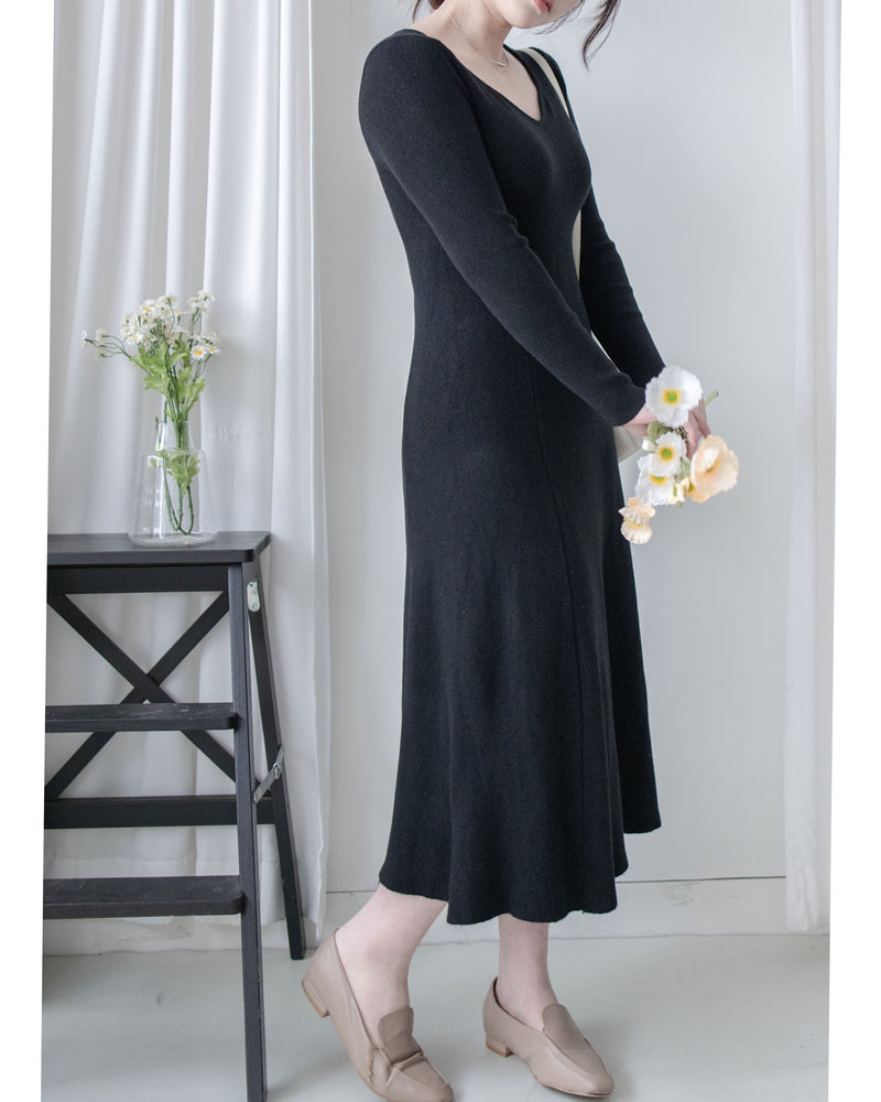 Knit Black Dress 弧形V領顯瘦彈性小黑裙/ DS1021