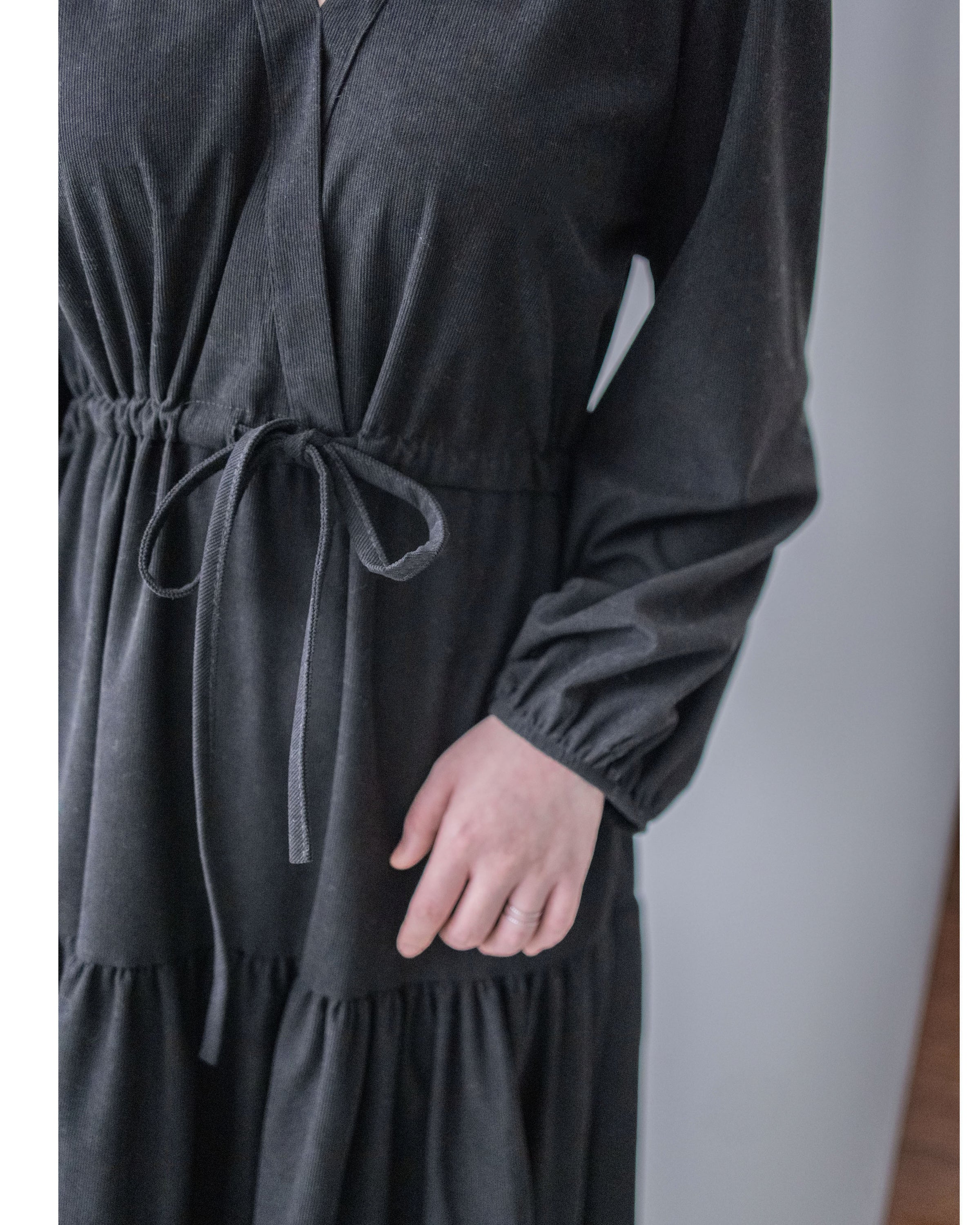 Sophie Dress 柔軟擋風燈芯絨V領連身裙/ DS1031