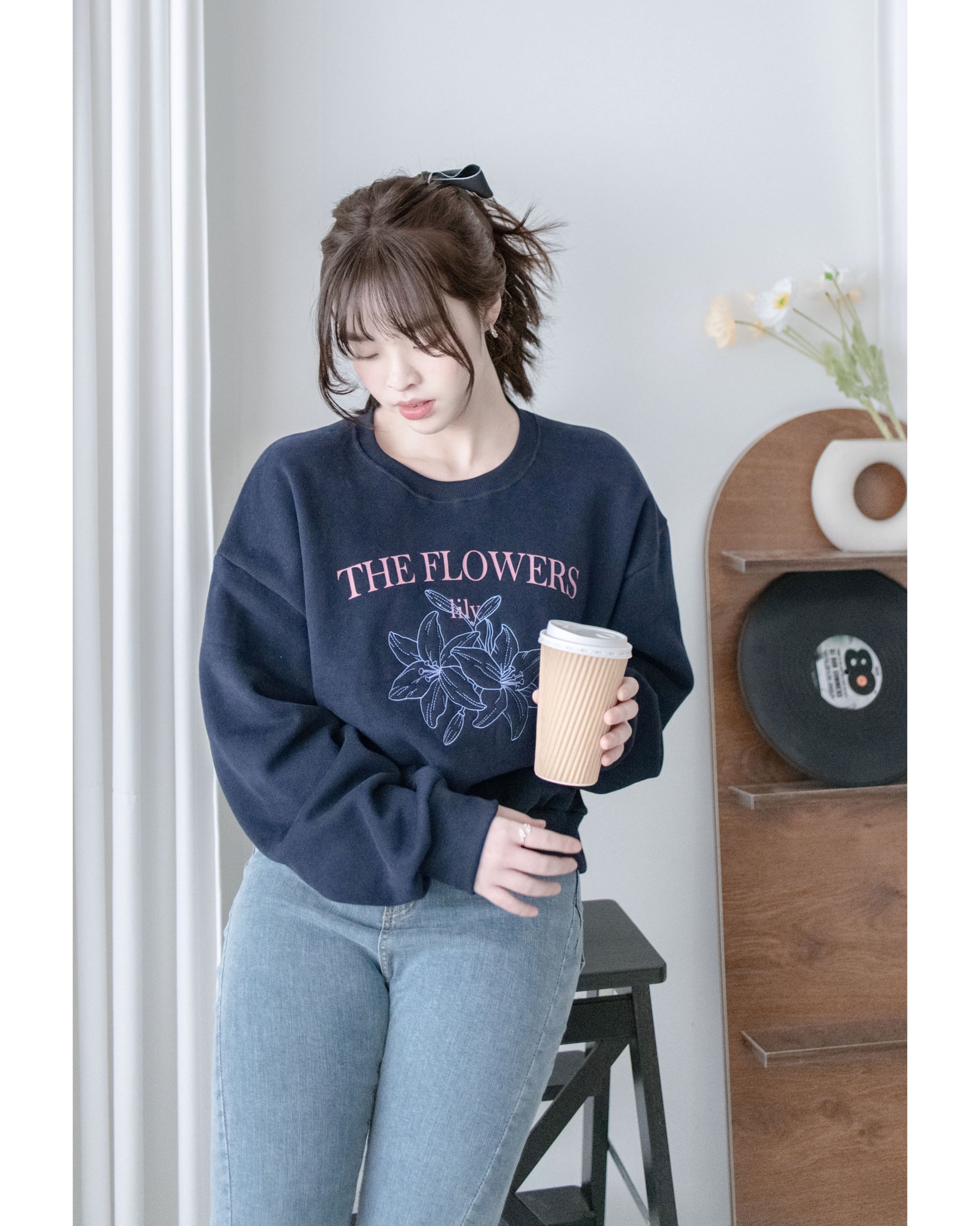 Embroidery Lily Top  花朵刺繡印花衛衣/ TP9196