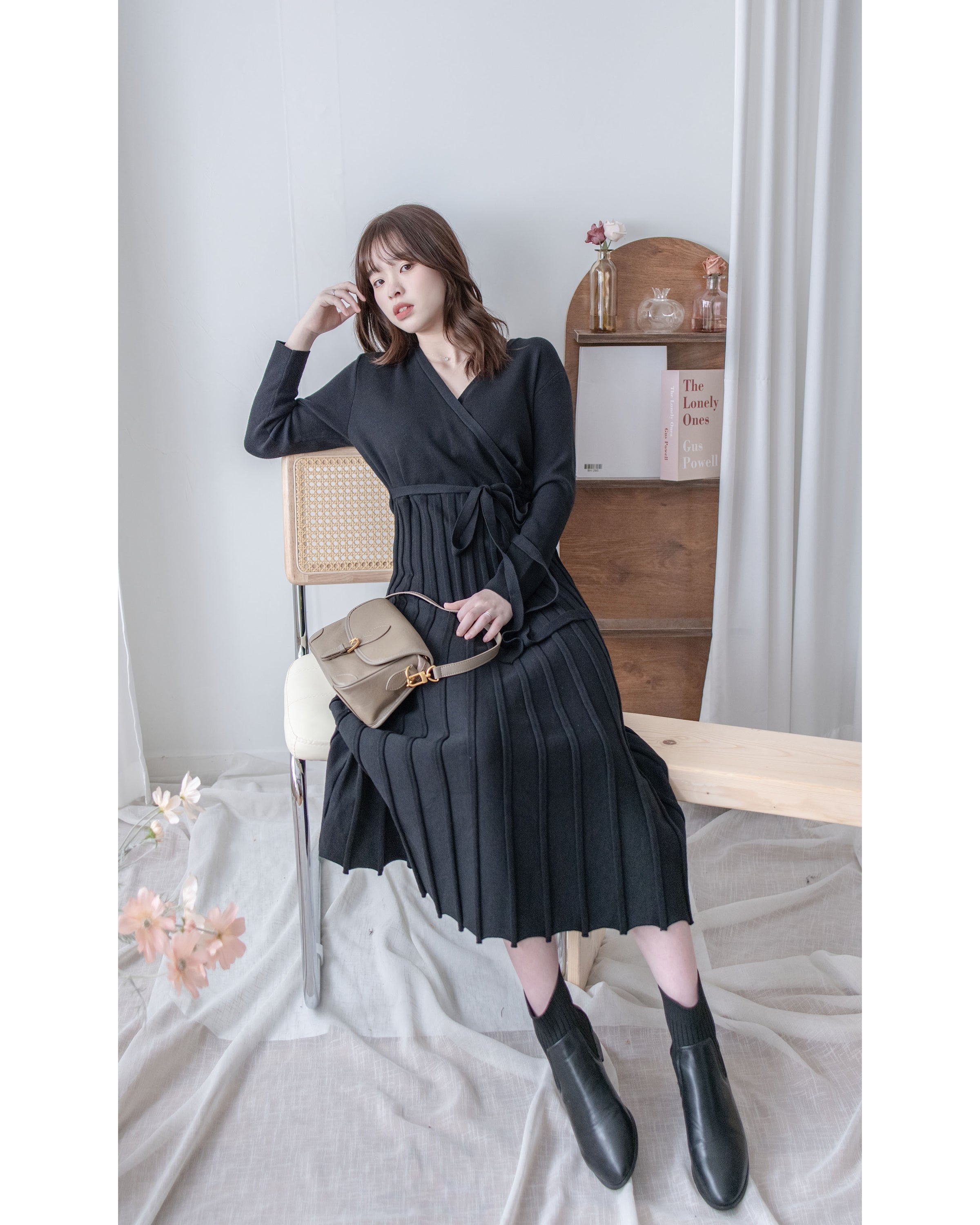 Wrap Dress 疊V領立體線條針織裙擺彈性連身裙/ DS1049