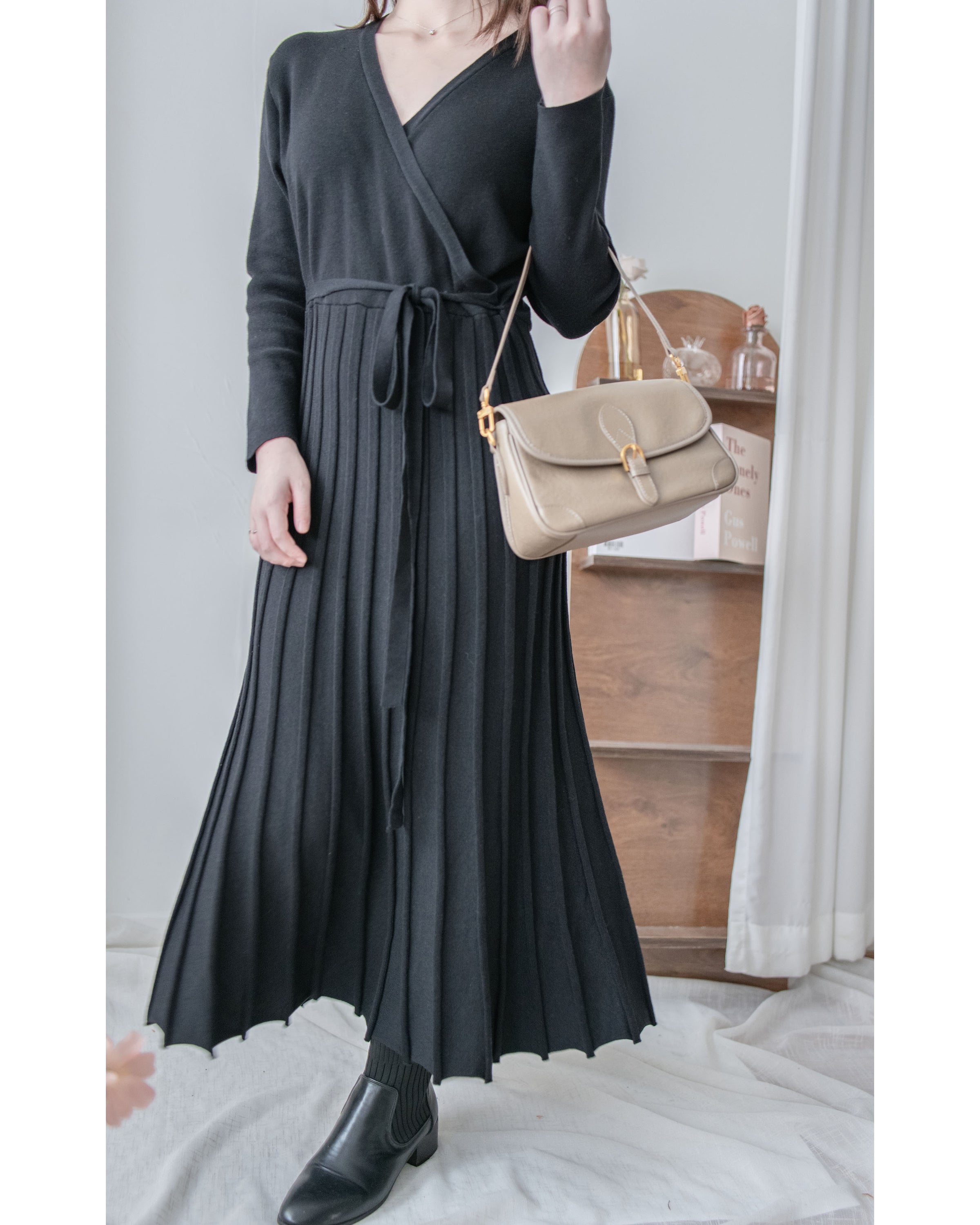 Wrap Dress 疊V領立體線條針織裙擺彈性連身裙/ DS1049