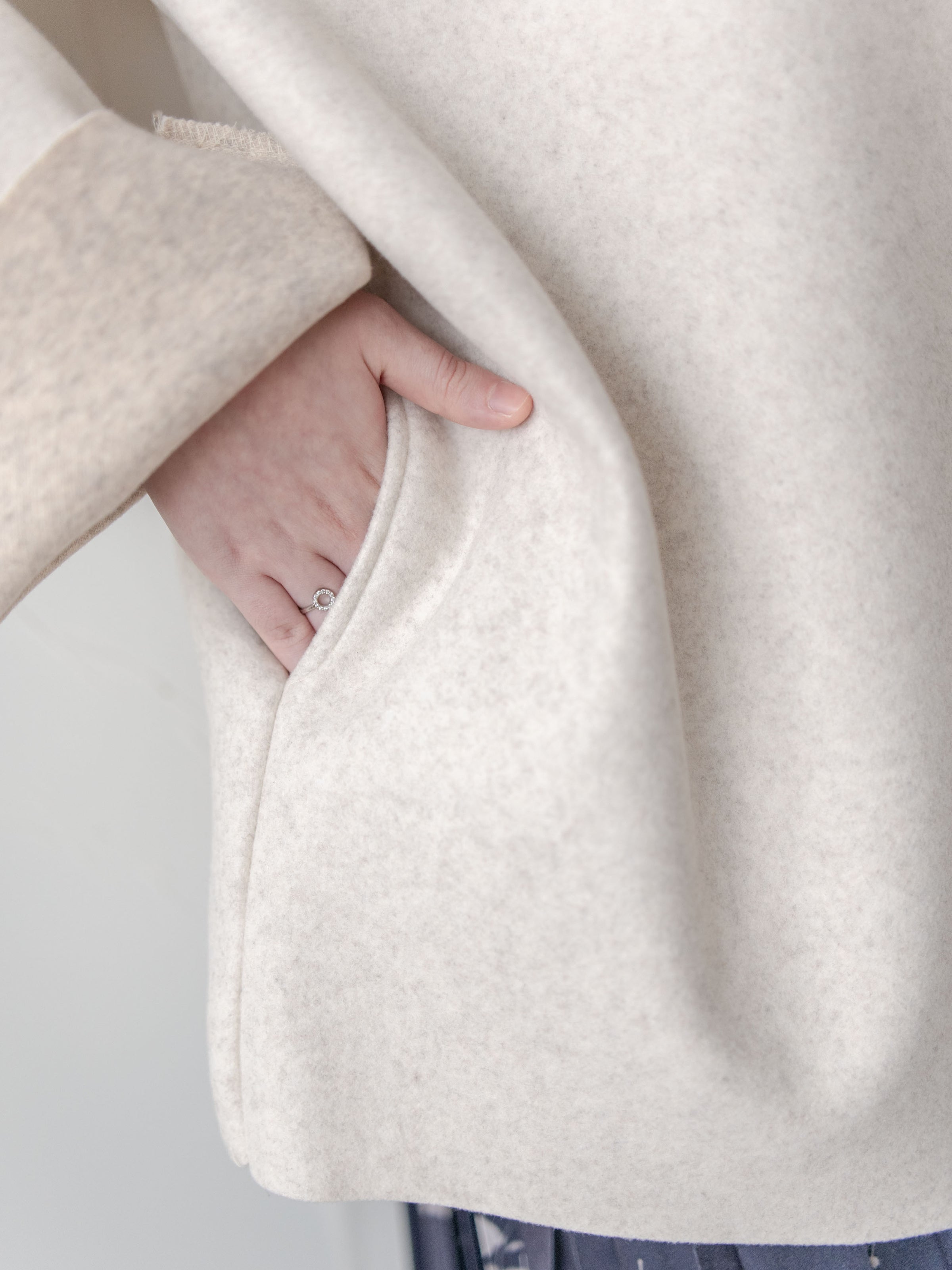 【intent X Korea label】 Oatmeal Ivory 優雅翻領蝴蝶修腰短大衣, Coat/ JK8112