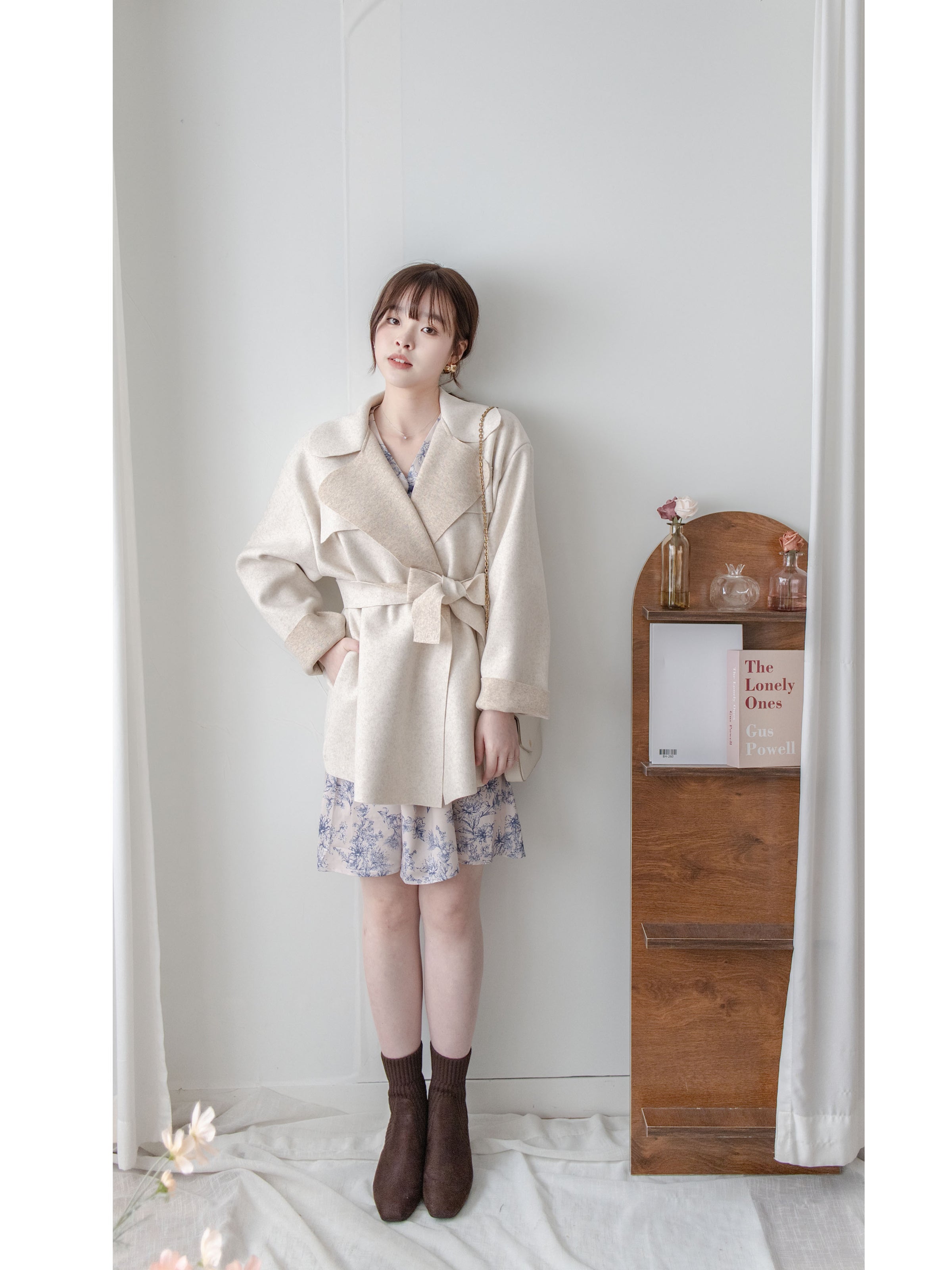 【intent X Korea label】 Oatmeal Ivory 優雅翻領蝴蝶修腰短大衣, Coat/ JK8112