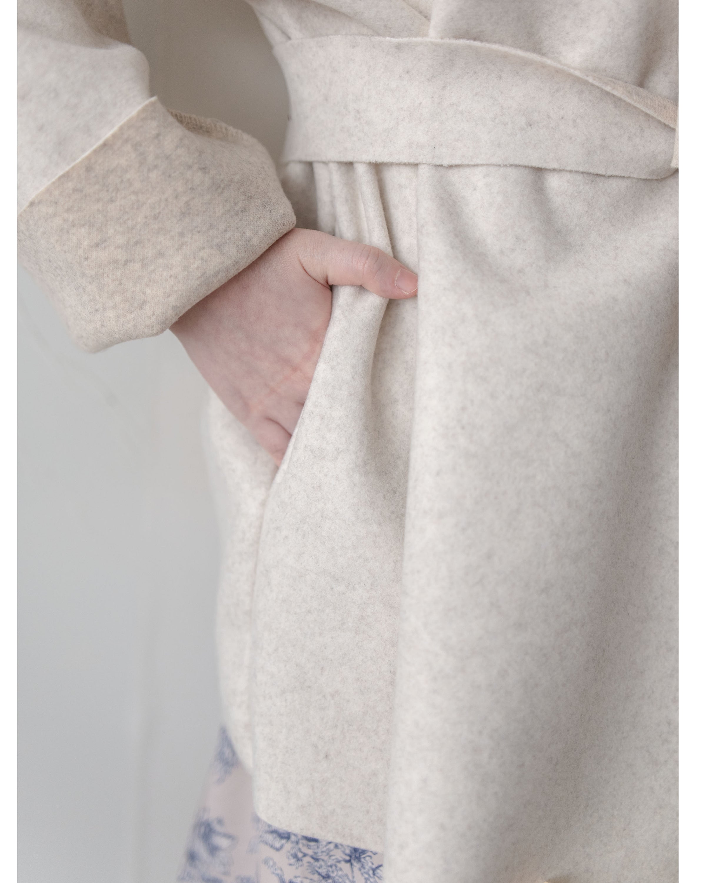 【intent X Korea label】 Oatmeal Ivory 優雅翻領蝴蝶修腰短大衣, Coat/ JK8112