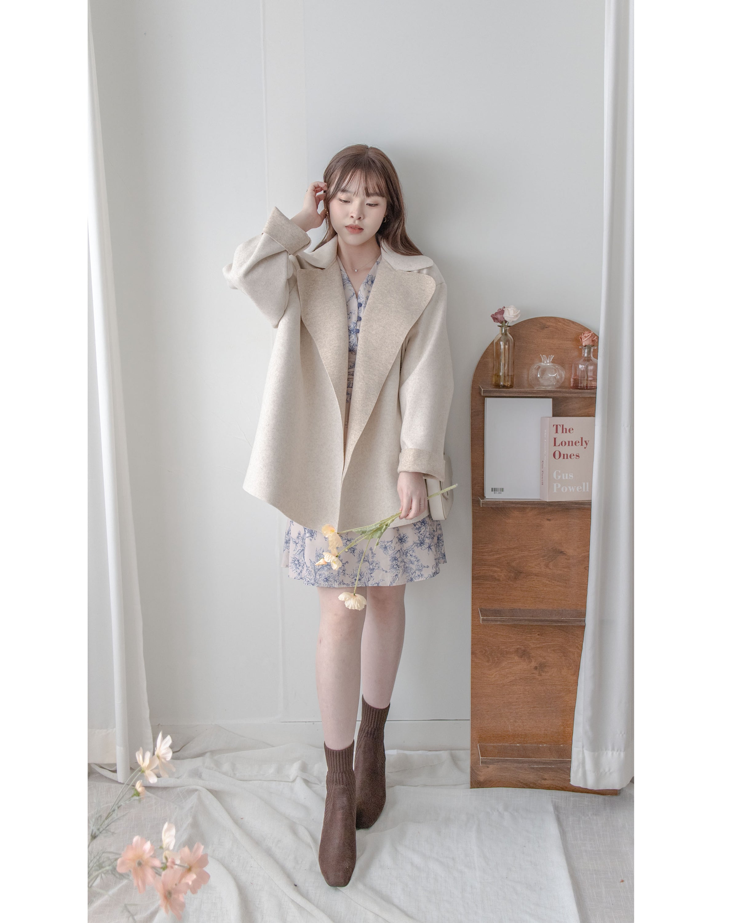 【intent X Korea label】 Oatmeal Ivory 優雅翻領蝴蝶修腰短大衣, Coat/ JK8112