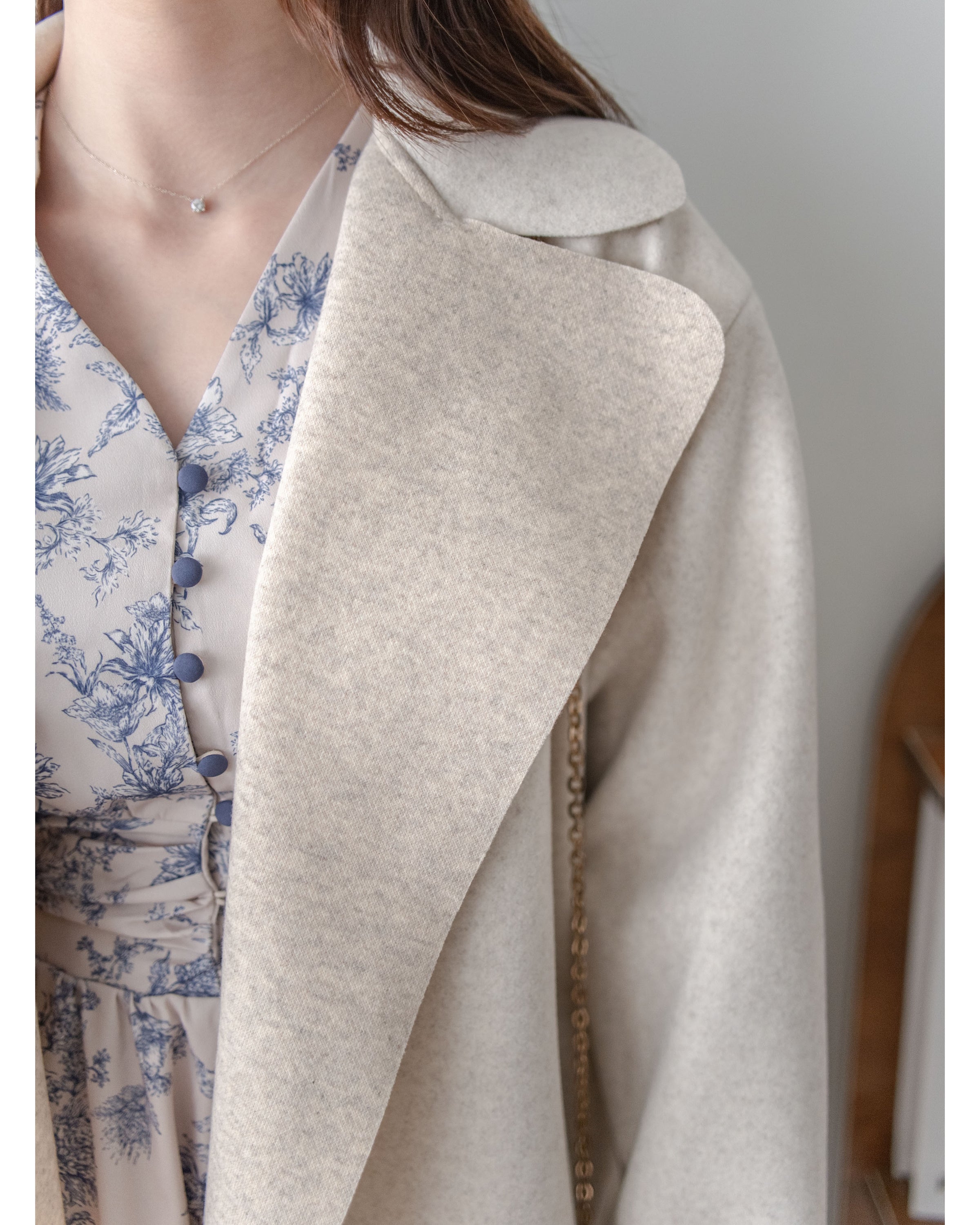 【intent X Korea label】 Oatmeal Ivory 優雅翻領蝴蝶修腰短大衣, Coat/ JK8112